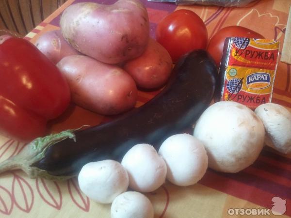 Рецепт Картофель, запеченный с овощами, сыром и грибами в сметанном соусе фото