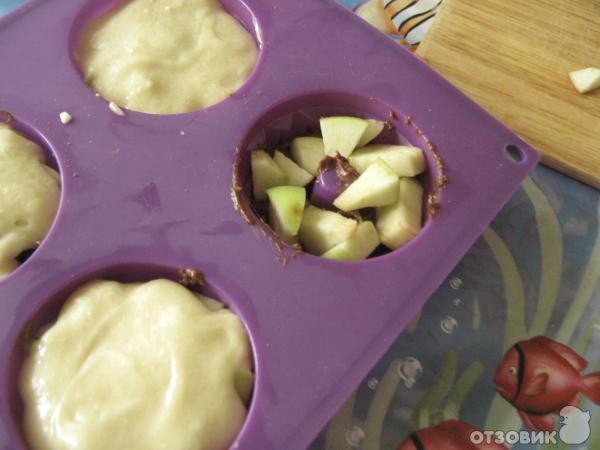 Рецепт Маффины яблочные под ванильным соусом фото