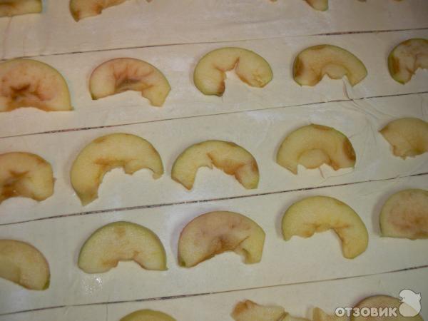 Рецепт слоек с яблоком - Розочки фото