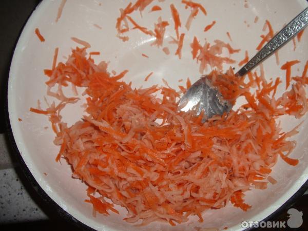 Рецепт Рулетики морковно-картофельные в соусе с курочкой фото