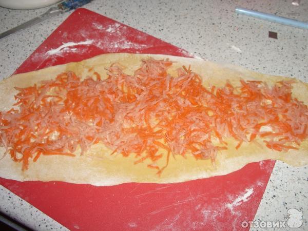 Рецепт Рулетики морковно-картофельные в соусе с курочкой фото
