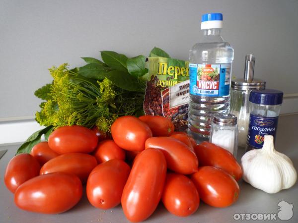 Рецепт быстрой засолки томатов № 1. Называется он «Солёные помидоры с пряностями»
