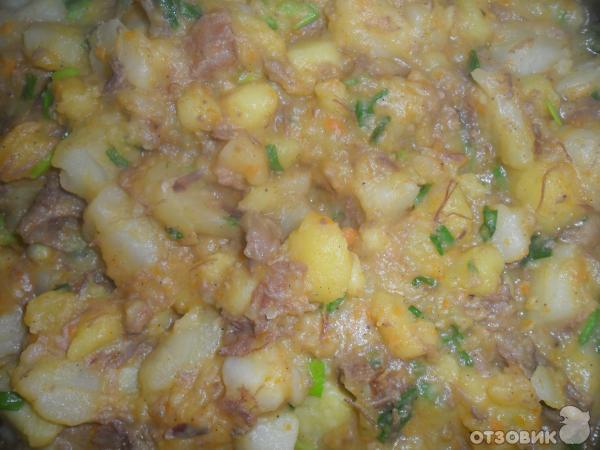 Рецепт Тушеный картофель с зеленым луком и тушенкой фото