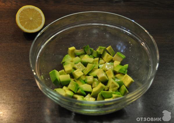 Приготовление салата с авокадо