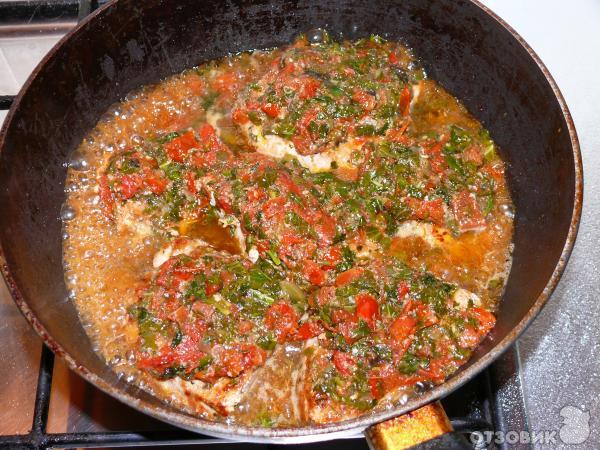 Рецепт Тунец с зеленью и помидорами фото