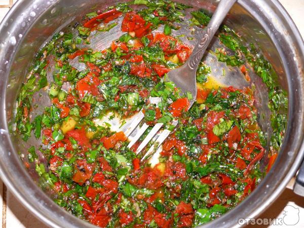 Рецепт Тунец с зеленью и помидорами фото