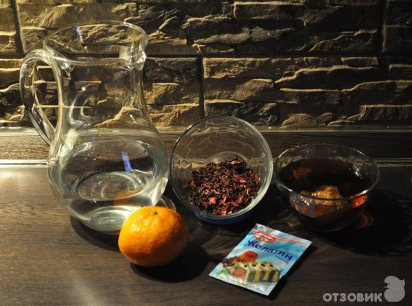 Ингредиенты для фруктового желе из каркаде с дольками мандарина