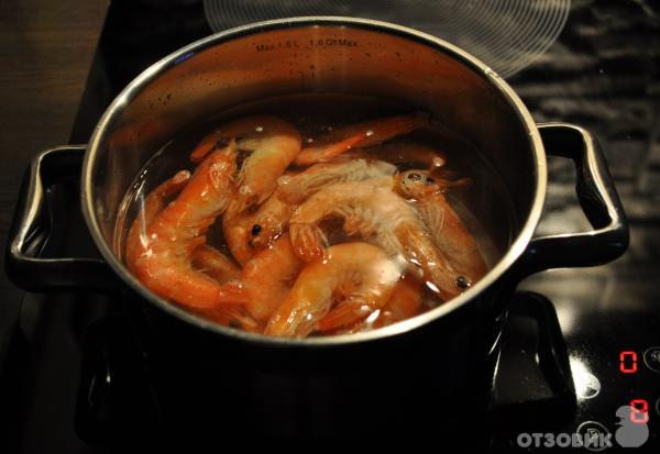 Приготовление жареных креветок в соевом соусе с кунжутом