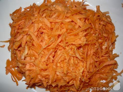 Рецепт Морковь тушенная с черносливом и грецким орехом фото