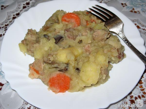 Рецепт Картошка тушоная с мясом и грибами фото