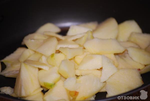 Рецепт Шарлотка с яблоками и ягодами фото