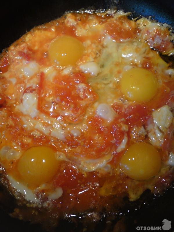 Рецепт Яичница глазунья с помидорами фото