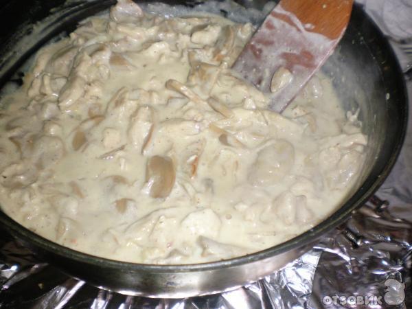 Пикантный рис с белыми грибами в сметанном соусе