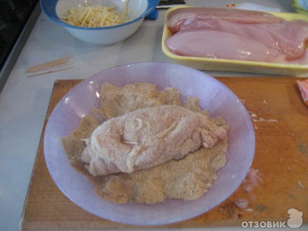 Рецепт Куриные рулетики с солёным огурчиком и сыром фото