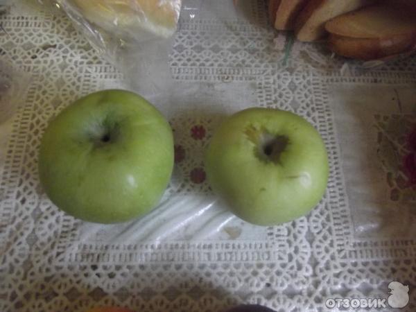 Рецепт Шарлотка с персиками, нектаринами и яблоками. фото