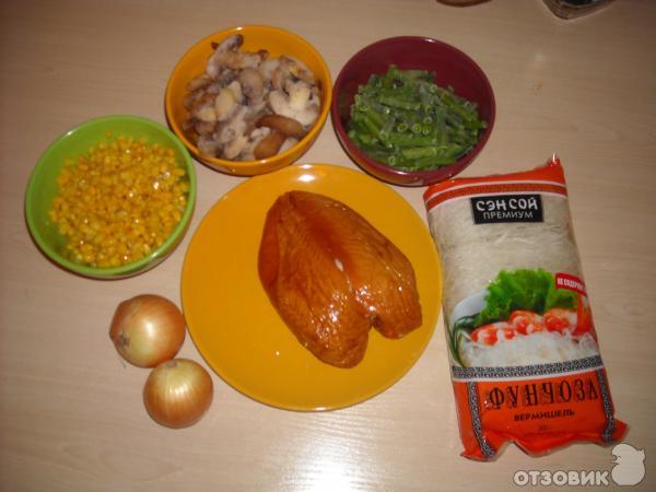 Салат с фунчозой, огурцом и морковью