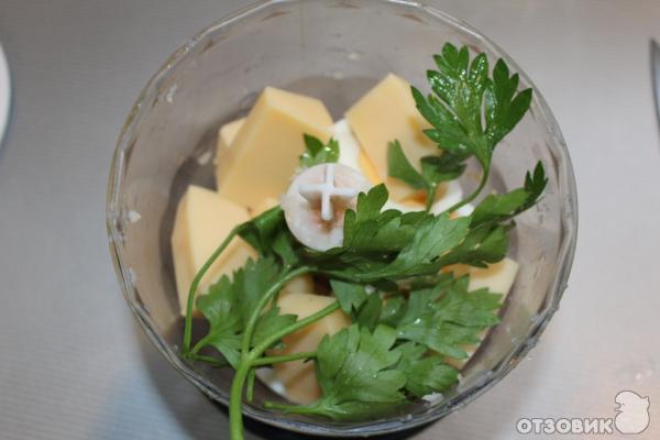Рецепт Куриные котлеты, фаршированные яйцом, сыром и зеленью фото