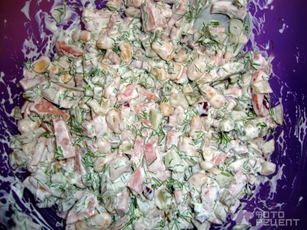 Рецепт салата Фасоль с копченой колбасой фото
