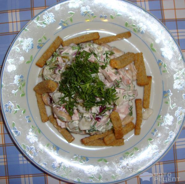 Рецепт салата Фасоль с копченой колбасой фото