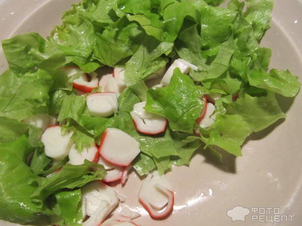 Крабовый салат с зеленым салатом - пошаговый рецепт с фото
