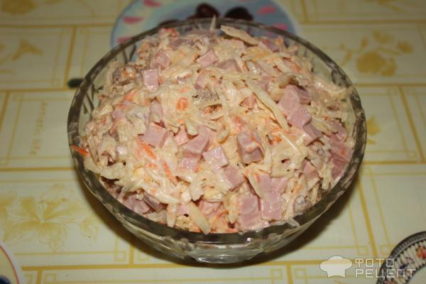 Салат из капусты с кириешками и колбасой рецепт с Салат из капусты с кириешками и колбасой рецепт с