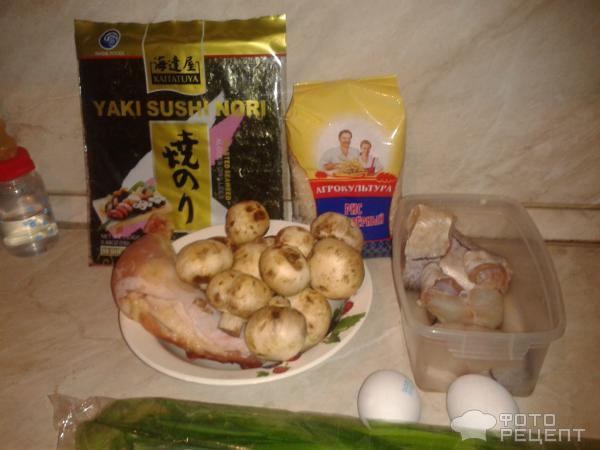 Рецепт Суп с курицей, рыбой, шампиньонами и нори фото