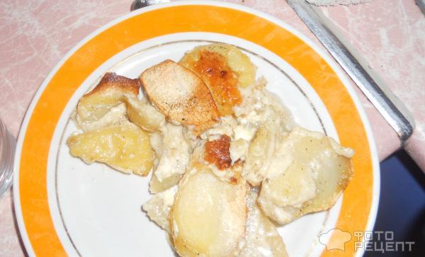 Рецепт Картофель печёный в сырно-чесночном соусе фото