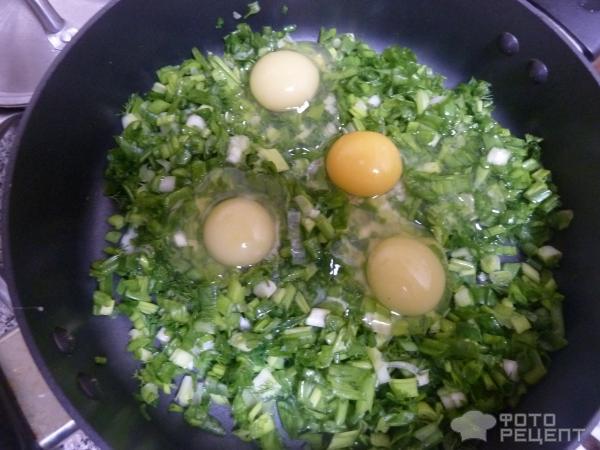 Рецепт Пирог из слоёного теста с луком и яйцом фото