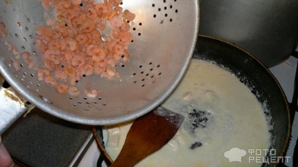 Рецепт Паста с креветками в сливочно-сырном соусе фото