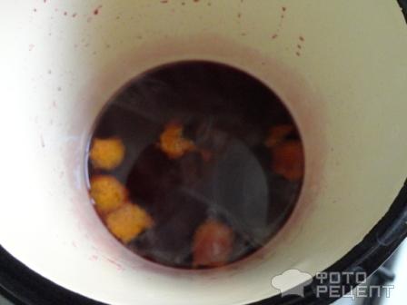 Рецепт Ореховый торт с соусом из красного вина и чернослива фото