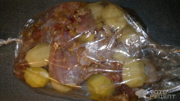 Рецепт: Кролик запеченный в духовке в рукаве - с картофелем