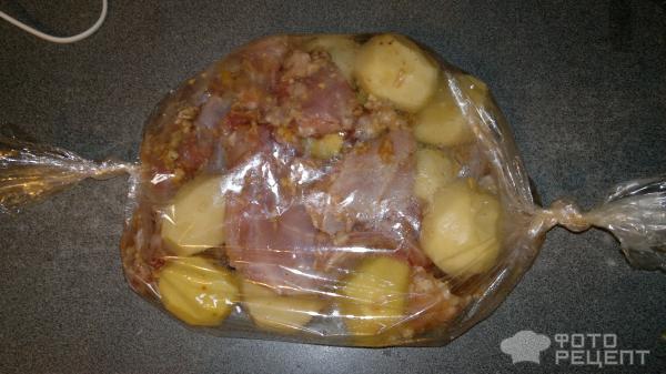 Рецепт: Кролик запеченный в духовке в рукаве - с картофелем