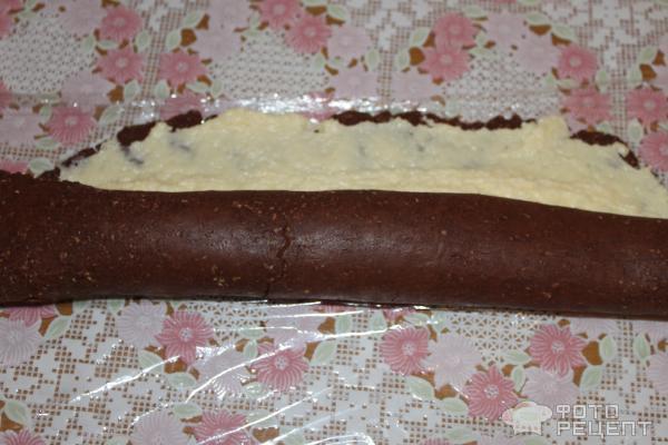 Рецепт Шоколадный рулет из печенья фото