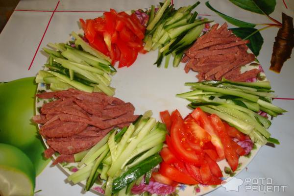 Салат с крабовыми палочками и чипсами
