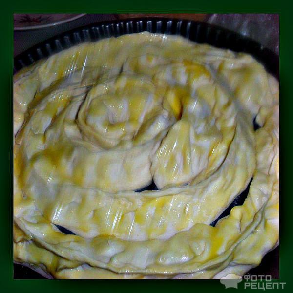 Рецепт Пирог баница из слоеного теста с яблоками и бананами фото