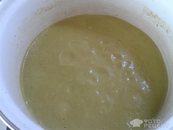 Рецепт Крем-суп из зеленого горошка с сельдереем фото