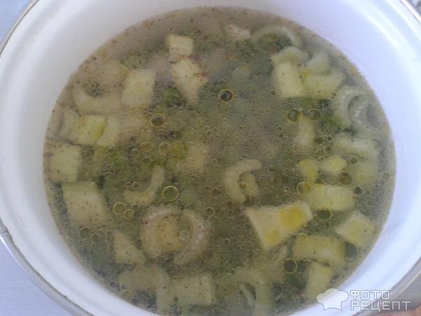 Рецепт Крем-суп из зеленого горошка с сельдереем фото