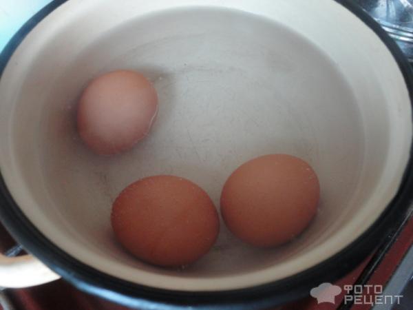 отвариваем яйца