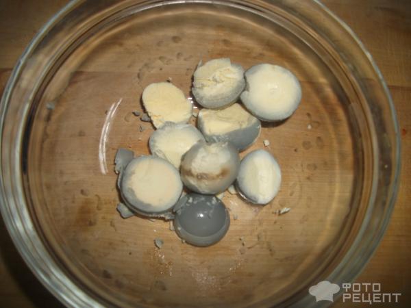Яйца пасхальные фаршированные форелью и сыром Маскарпоне с укропом