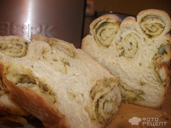 Хлеб из сдобных рулетиков с чесноком и укропом приготовление в хлебопечке
