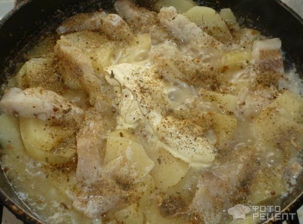 Рецепт Минтай тушеный с картофелем в сливочном соусе фото