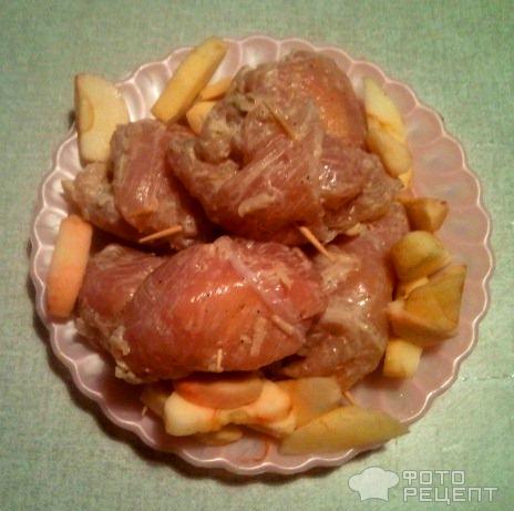 Рецепт Куриные рулетики с яблоками фото