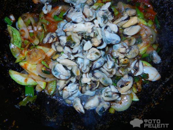 Рецепт Спагетти с кальмарами и мидиями в вине фото