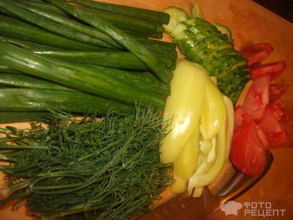 Гарнир из свежих овощей и зелени