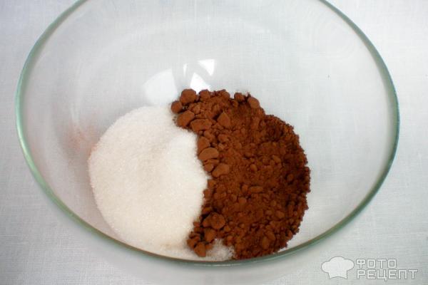 Рецепт творожного пирожного с кэробом и клубникой фото