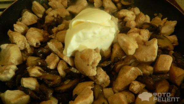 Рецепт Куриное филе в сырно-сметанном соусе фото
