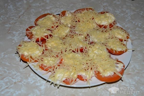 Рецепт Закуска из помидоров с сыром и чесноком фото