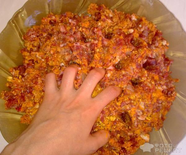 Перемешиваю фарш