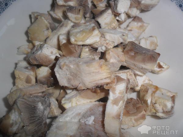 Рецепт Быстрый гуляш из тушёнки с кабачком и грибами фото