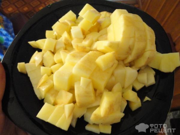 картофель режем небольшими кубиками